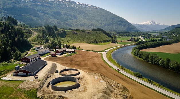 Oversiktsfoto av gården til Ola Vaseng, Øvre Surnadal